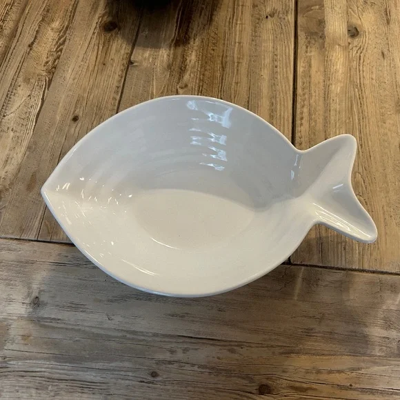 Crate & Barrel White Ceramic Fish Shaped Serving Dish BOWL 15 X 4 X 10 INCHES - Picture 1 of 8